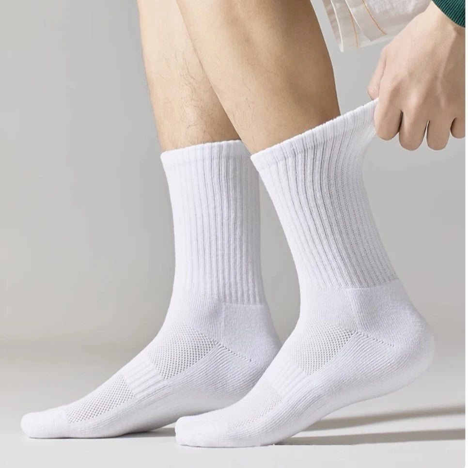20Pairs Pure Cotton Men's High Socks Classic Black White Breathable Sweat-Absorbent Warm Elastic Sports Socks
