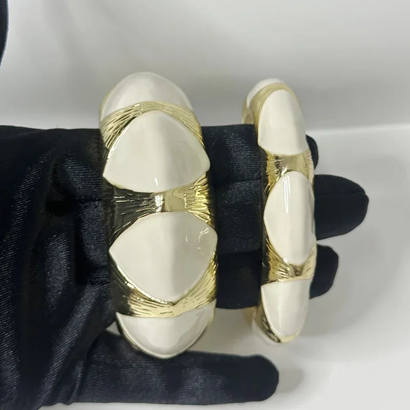 French niche design black golden enamel stack wearing wide version bracelet female light luxury high-grade delicate open bracele