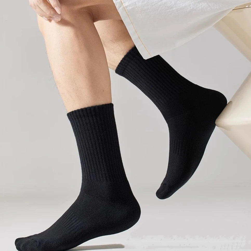 20Pairs Pure Cotton Men's High Socks Classic Black White Breathable Sweat-Absorbent Warm Elastic Sports Socks