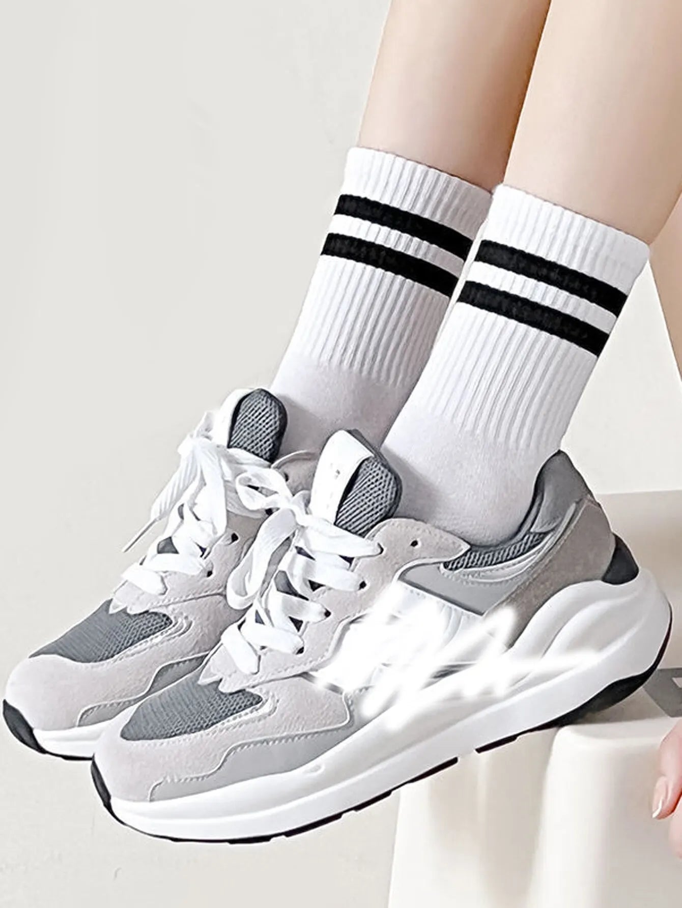 6 Pairs Women's High Tube Mid Length Stockings Set in Pure Black And White With Parallel Bars Popular and Sweat Absorption