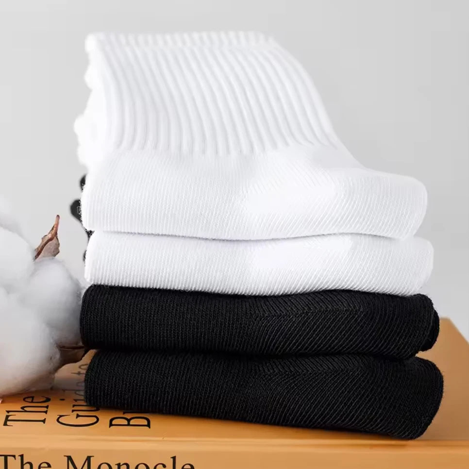 20Pairs Pure Cotton Men's High Socks Classic Black White Breathable Sweat-Absorbent Warm Elastic Sports Socks