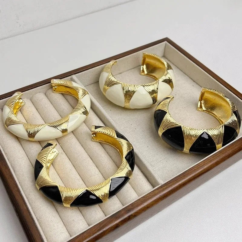 French niche design black golden enamel stack wearing wide version bracelet female light luxury high-grade delicate open bracele