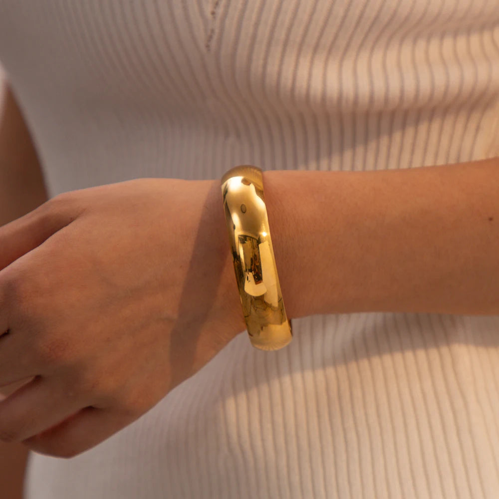 Youthway Minimalist Stainless Steel Multi-Size Glossy Plain Hoop Bracelet 18K Gold Plated Classic Golden Jewelry for Women