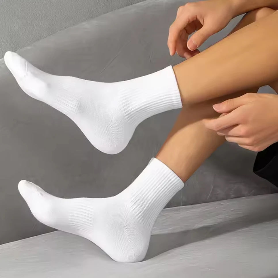 20Pairs Pure Cotton Men's High Socks Classic Black White Breathable Sweat-Absorbent Warm Elastic Sports Socks