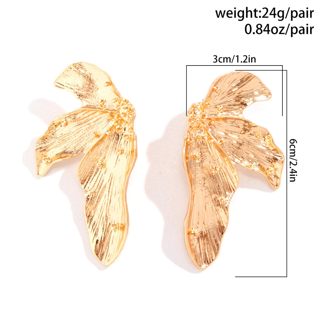 Elegant Retro Gold Color Leaves Stud Earrings for Women Design Sense Irregular Piercing Earrings Fashion Banquet Party Jewelry